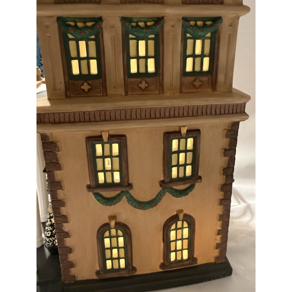 Dept 56 Christmas In The City  First Metropolitan Bank With Box - Picture 5 of 16